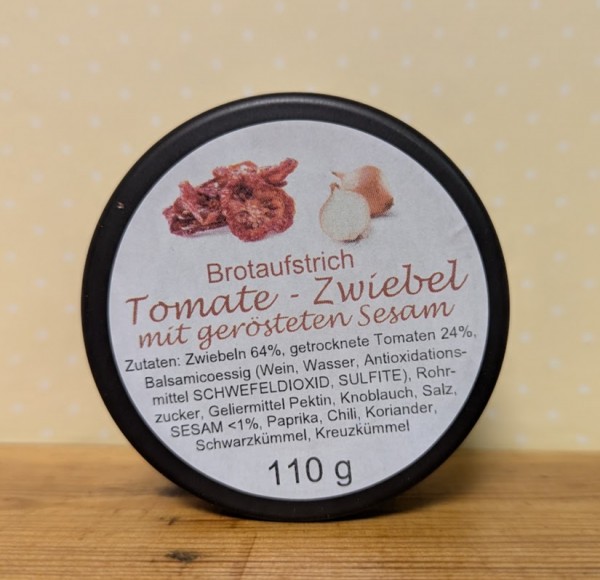Brotaufstrich Tomate Zwiebel mit gerösteten Sesam